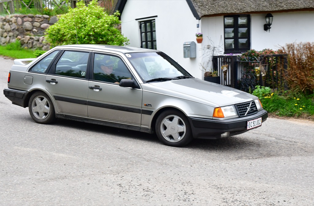 Lars Palle, Varde og Poul Bo Madsen, Struer, Volvo 440 Turbo – 1989, runder her et af de mange hjørner i løbet, inden de kunne køre hjem med sejren i Eliteklassen.
(Foto: Morten Dam)